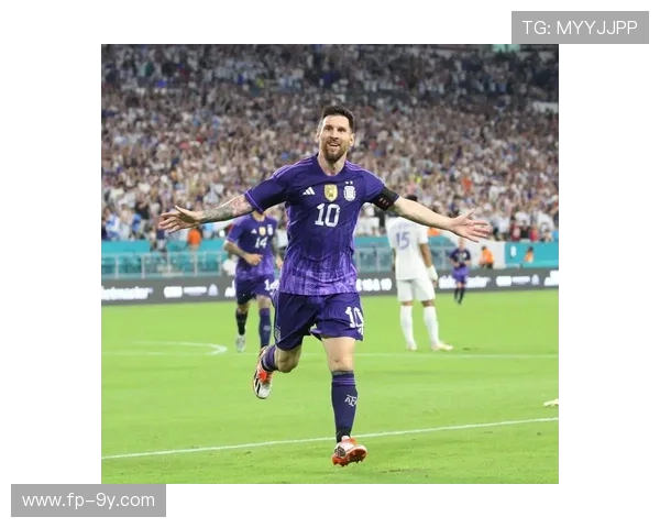 回力足球鞋梅西款展现经典设计与球场表现全面解析亮点优势深度剖析